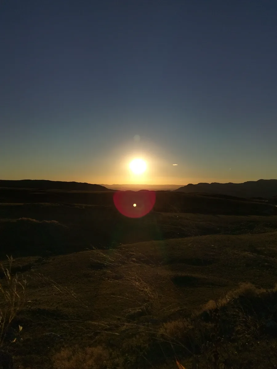 Pôr do sol visto durante um percurso